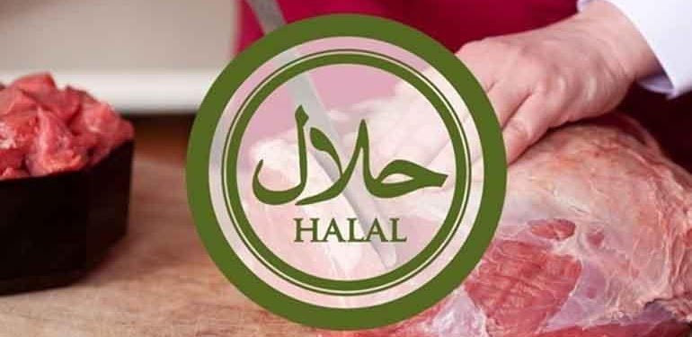 Φωτογραφία από κρεοπωλείο στο παρασκήνιο και από μπροστά logo "halal".